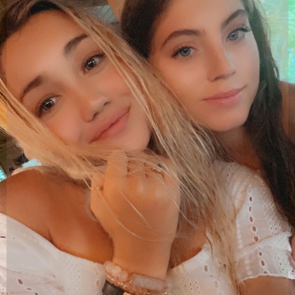 Meet your Posher, Farah - Picture 1 of 1